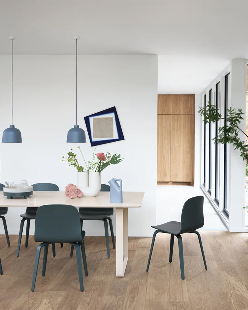 Grain- Blå grå pendel lampe fra Muuto, poetisk nyfortolkning af traditionel pendel-silhuet til frisørudstyr